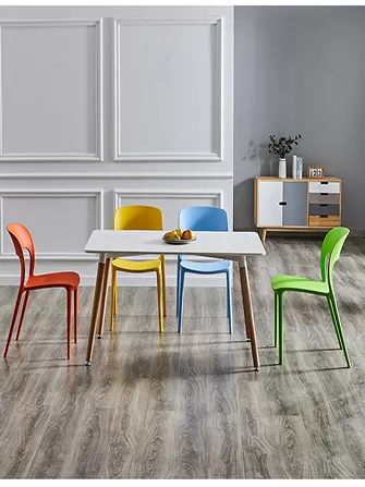 Plastic chairs are very common in our lives. What are its advantages?