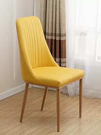 Equal emphasis on dignity and comfort: the infinite charm of high-back leather dining chairs