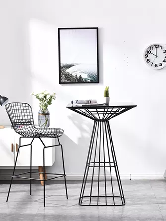 This table with MDF top: perfect for the modern home.