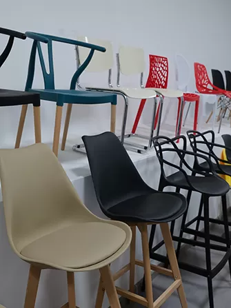 How to choose bar chairs - create a space that coexists comfort and style.